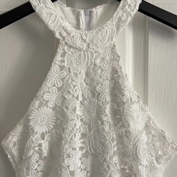 Fitted Halter Lace Dress - Picture 5 of 11